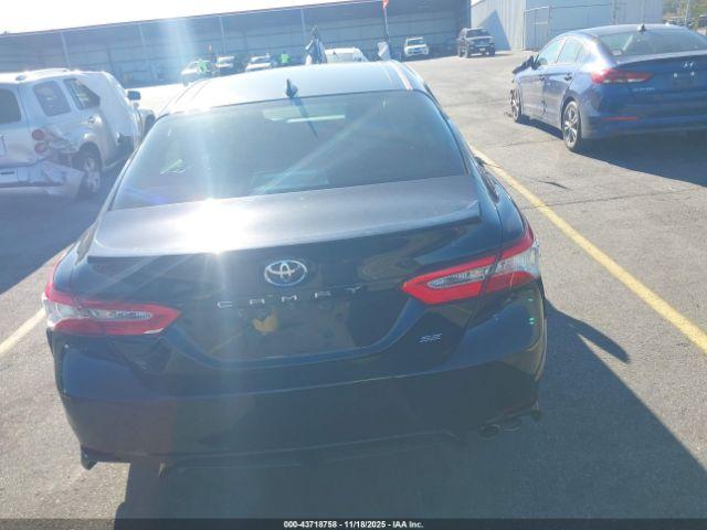 Toyota Camry Se Image 15