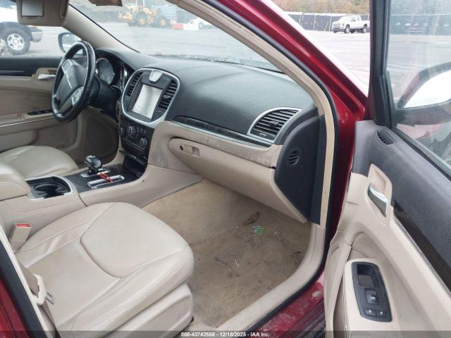 Chrysler 300 Image 10