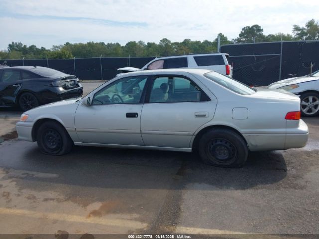 Toyota Camry Le V6 Image 16
