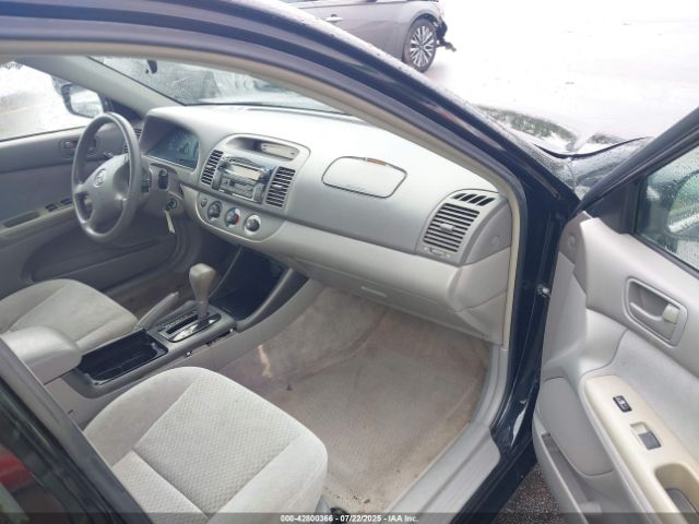 Toyota Camry Le Image 3