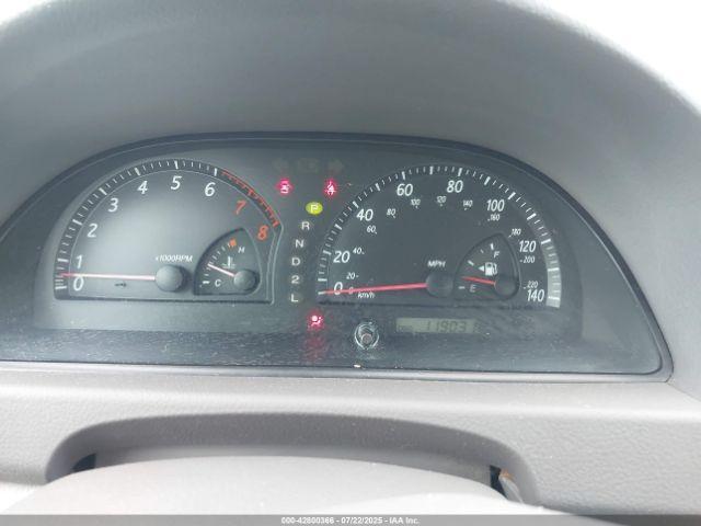 Toyota Camry Le Image 7