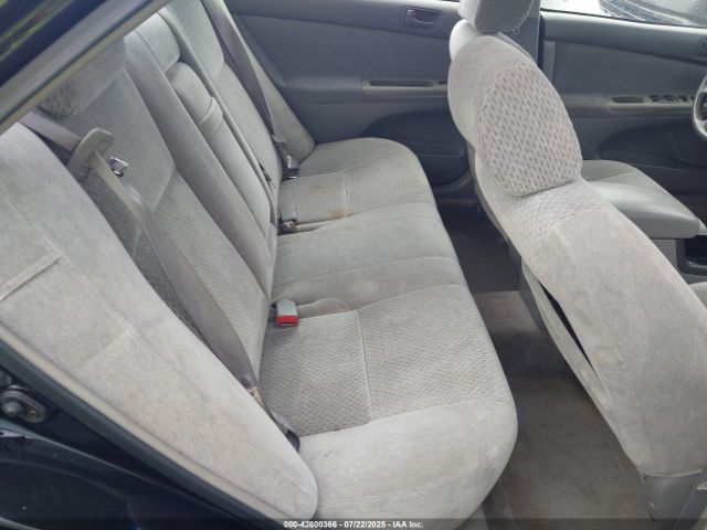 Toyota Camry Le Image 8