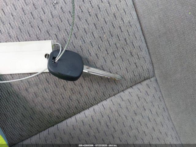 Toyota Camry Le Image 9