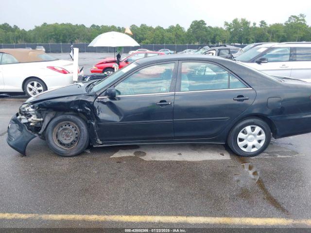 Toyota Camry Le Image 11