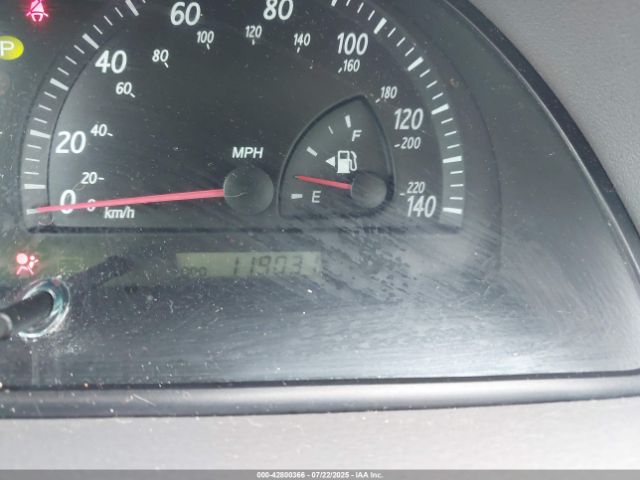 Toyota Camry Le Image 12