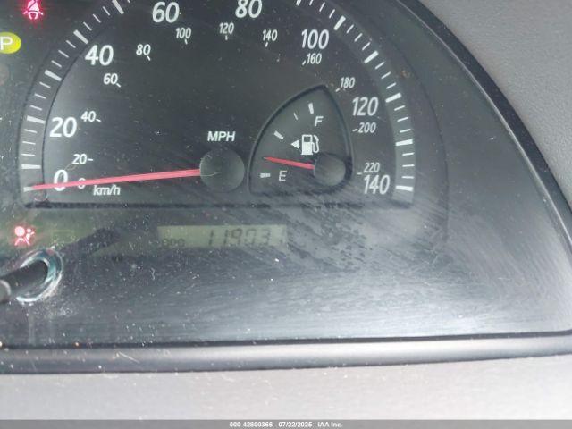 Toyota Camry Le Image 12