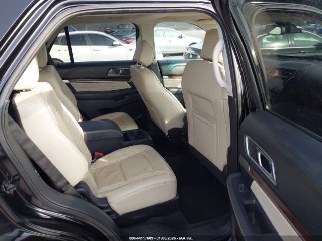 Ford Explorer Platinum Image 15