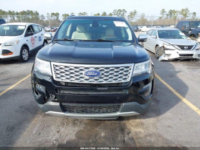 Ford Explorer Platinum Image 12