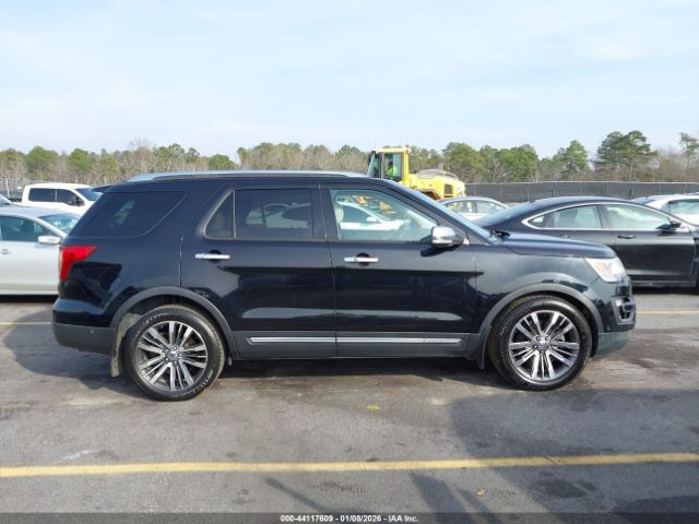 Ford Explorer Platinum Image 14