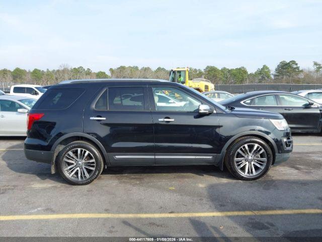 Ford Explorer Platinum Image 14