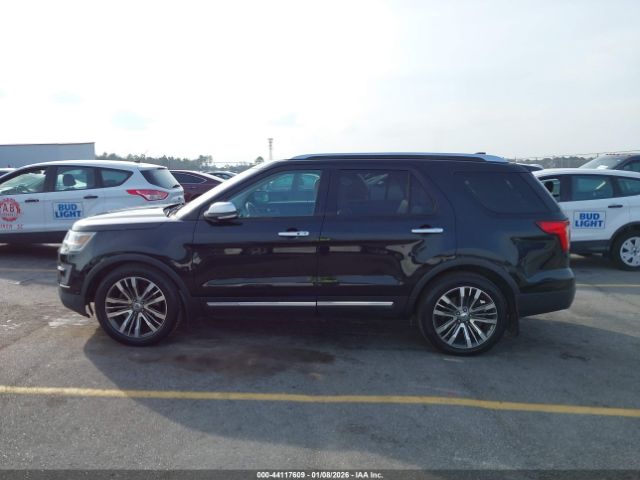 Ford Explorer Platinum Image 3