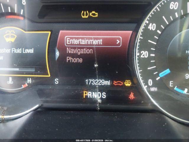 Ford Explorer Platinum Image 16