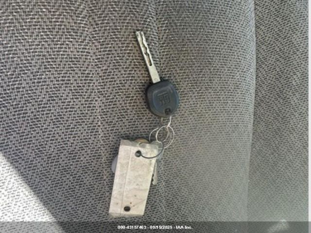 Chevrolet Express Work Van Image 5