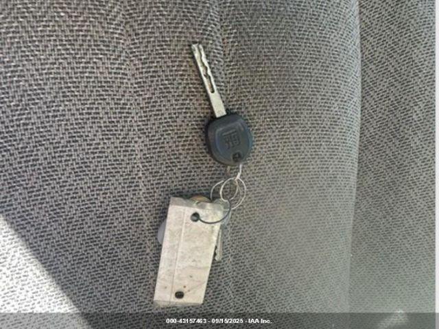 Chevrolet Express Work Van Image 5