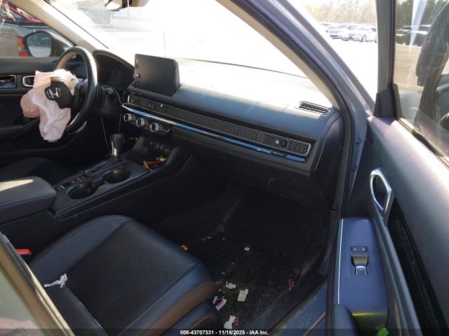 Honda Civic Touring Image 10