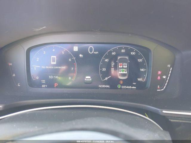 Honda Civic Touring Image 2