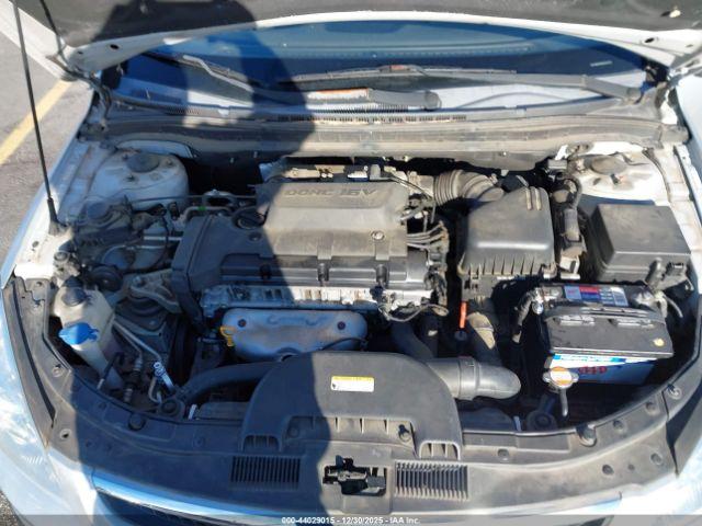 Hyundai ELANTRA Image 10