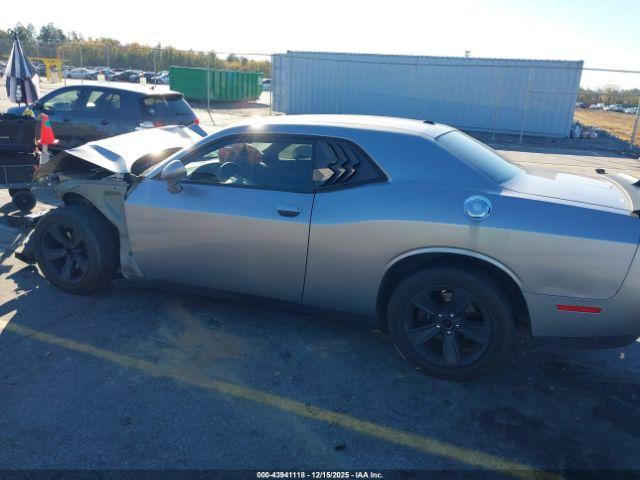 Dodge Challenger Sxt Image 2
