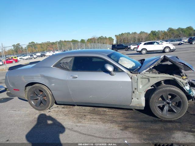 Dodge Challenger Sxt Image 9