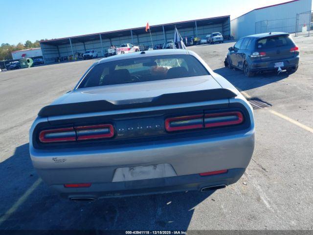 Dodge Challenger Sxt Image 16
