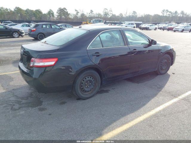 Toyota Camry Le Image 6