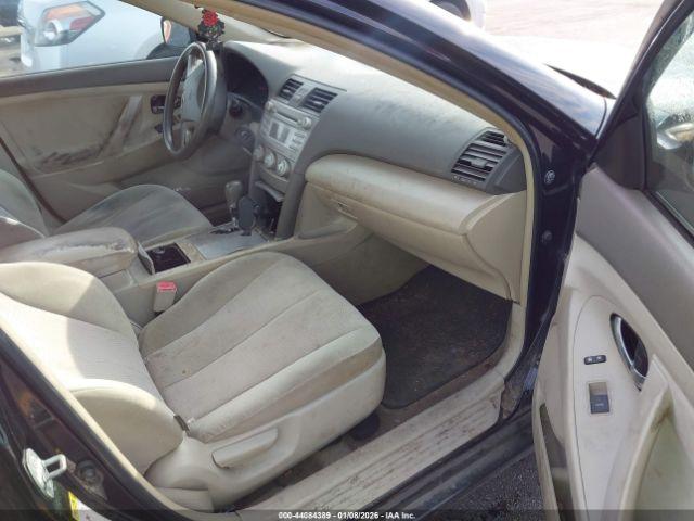 Toyota Camry Le Image 3