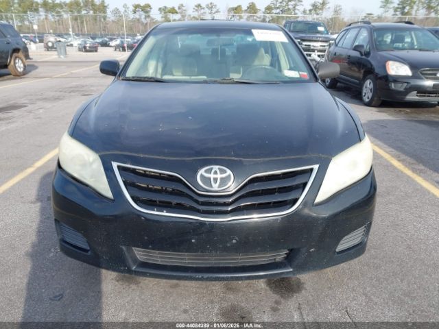 Toyota Camry Le Image 2