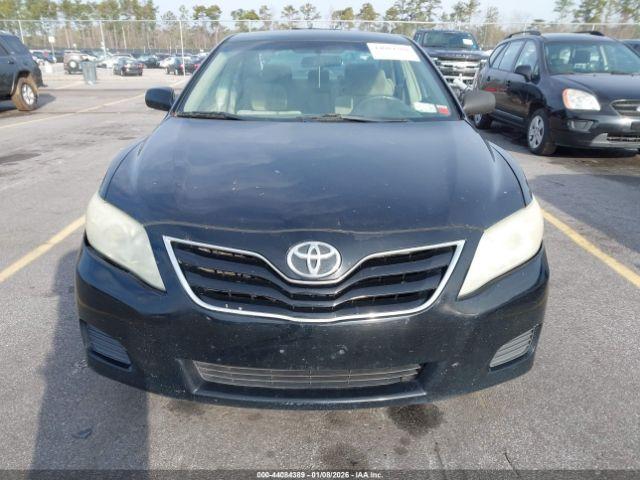 Toyota Camry Le Image 2