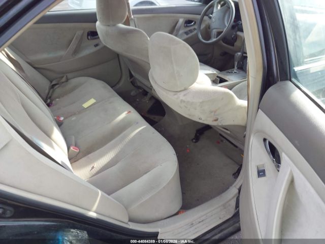 Toyota Camry Le Image 11