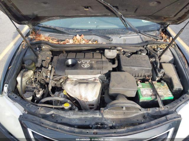 Toyota Camry Le Image 4