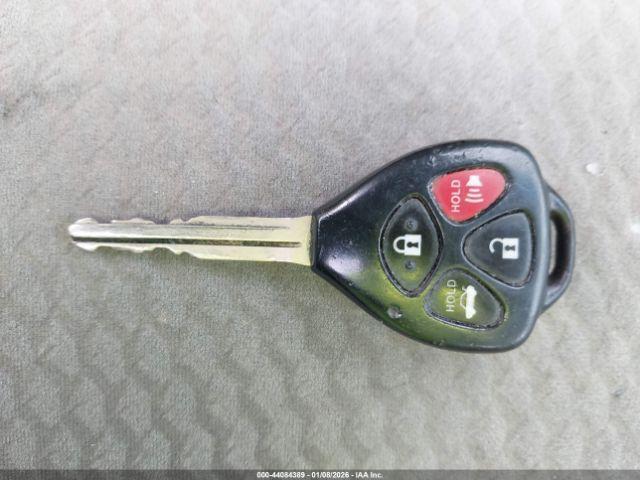 Toyota Camry Le Image 9