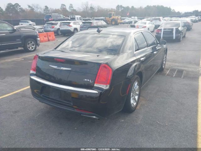 Chrysler 300c Image 12