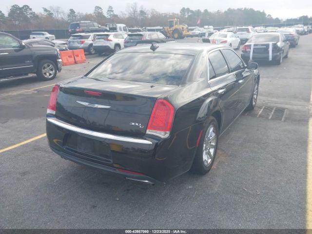 Chrysler 300c Image 12