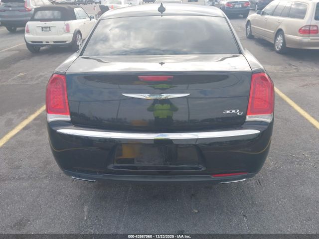 Chrysler 300c Image 10