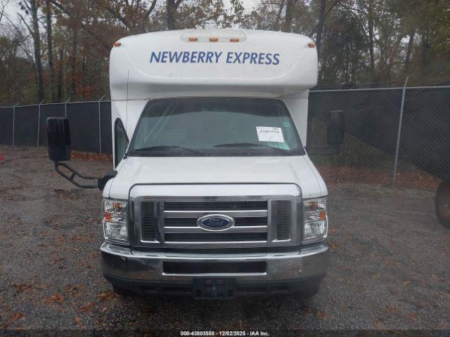 Ford E-450 Image 10